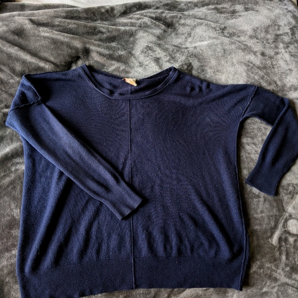 Navy blue spring sweater!